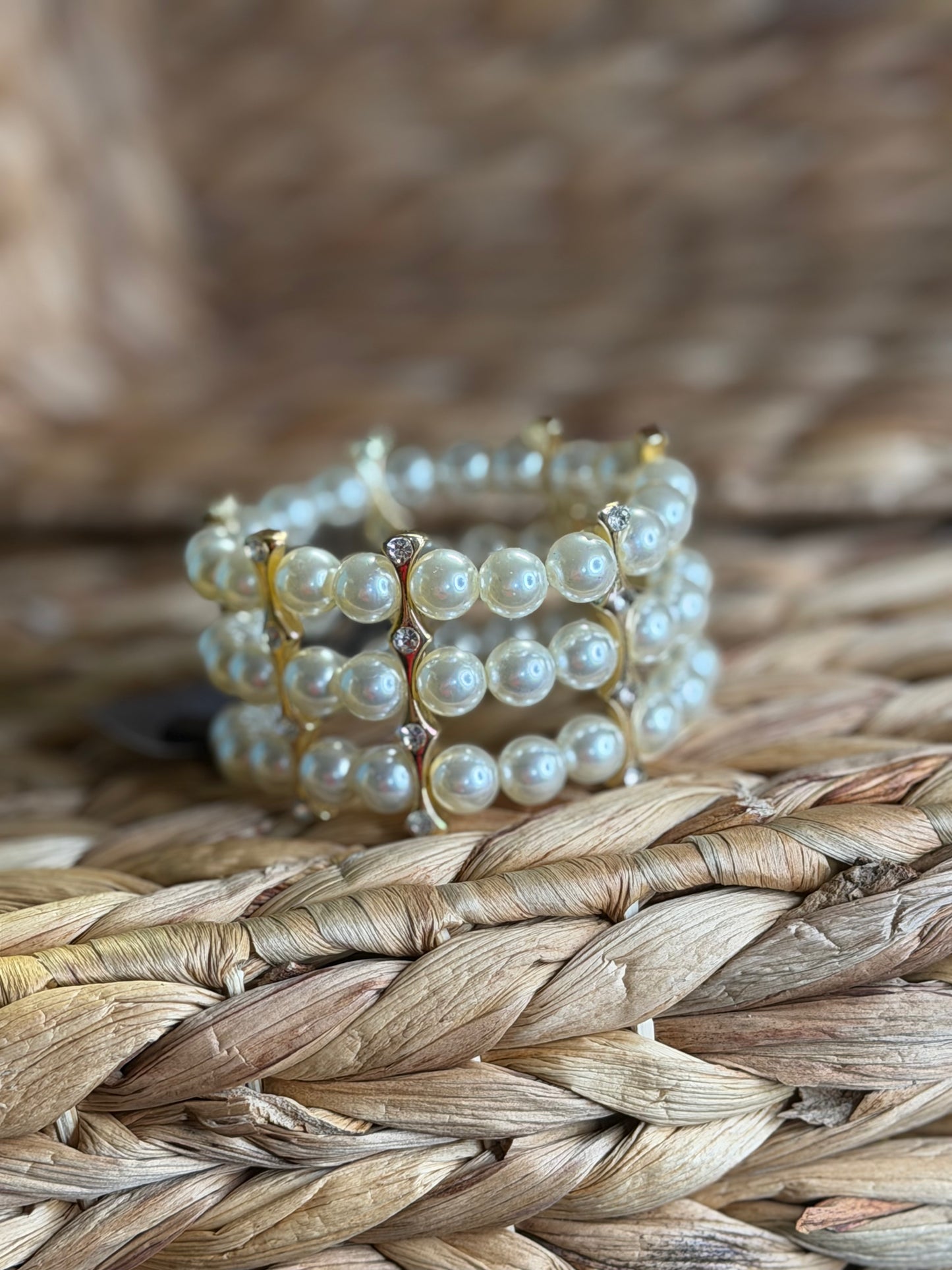 Stretchy pearl bracelet