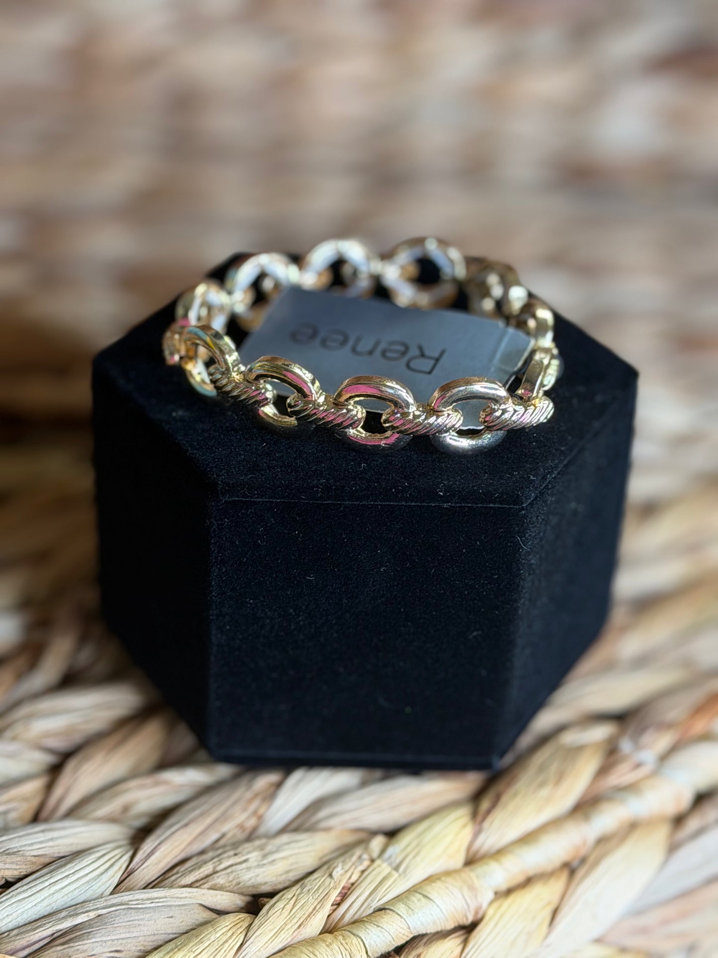 Stretchy gold bracelet