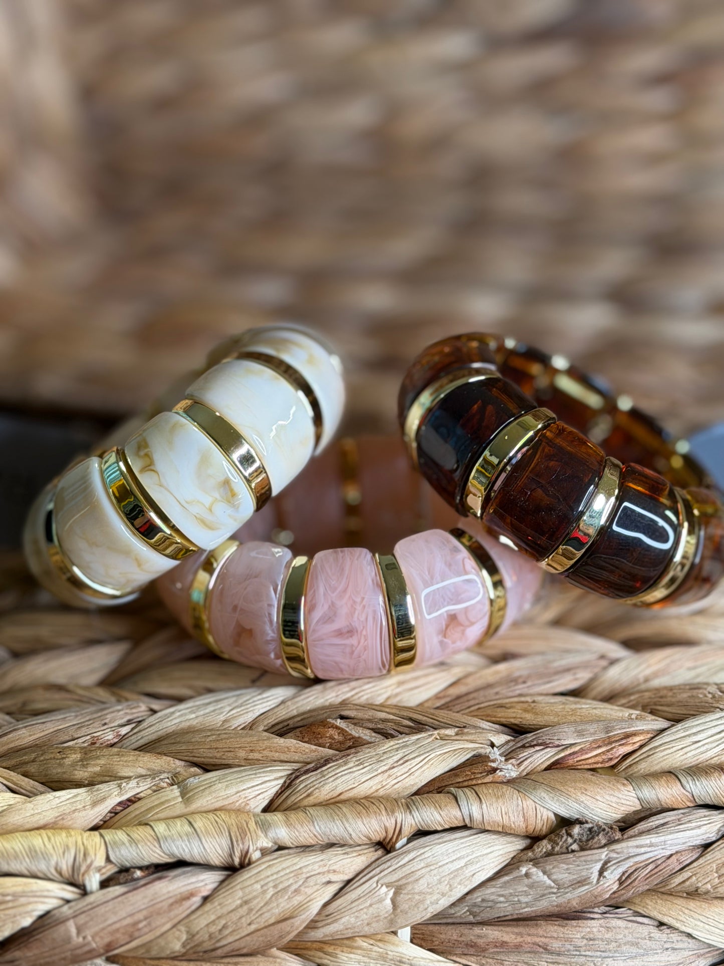 Stretchy bracelet with gold