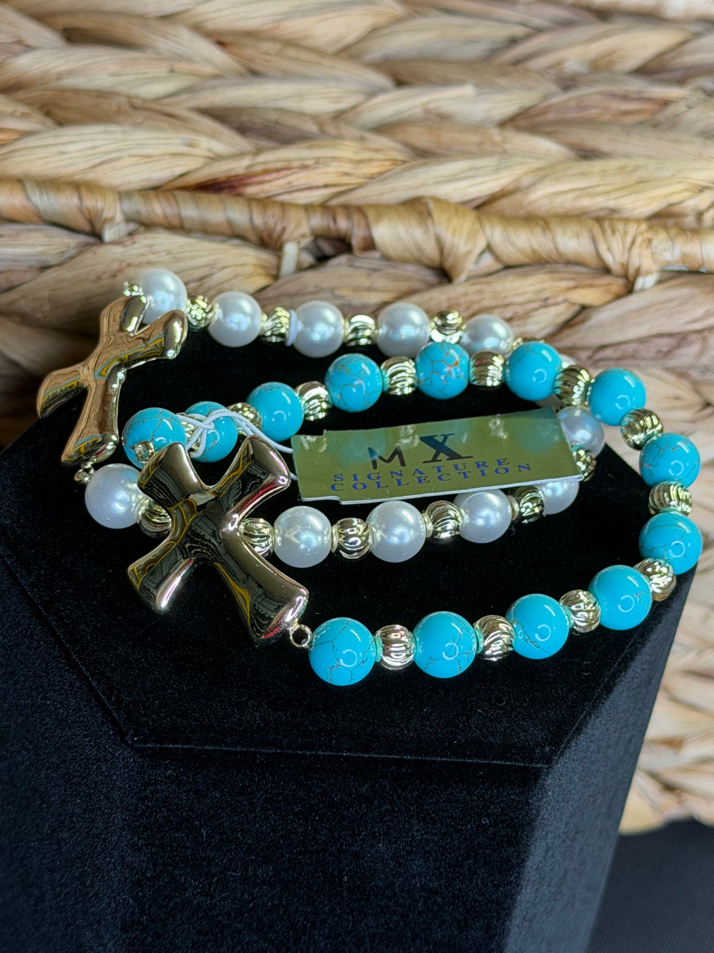 Beaded stretchy bracelet with gold cross