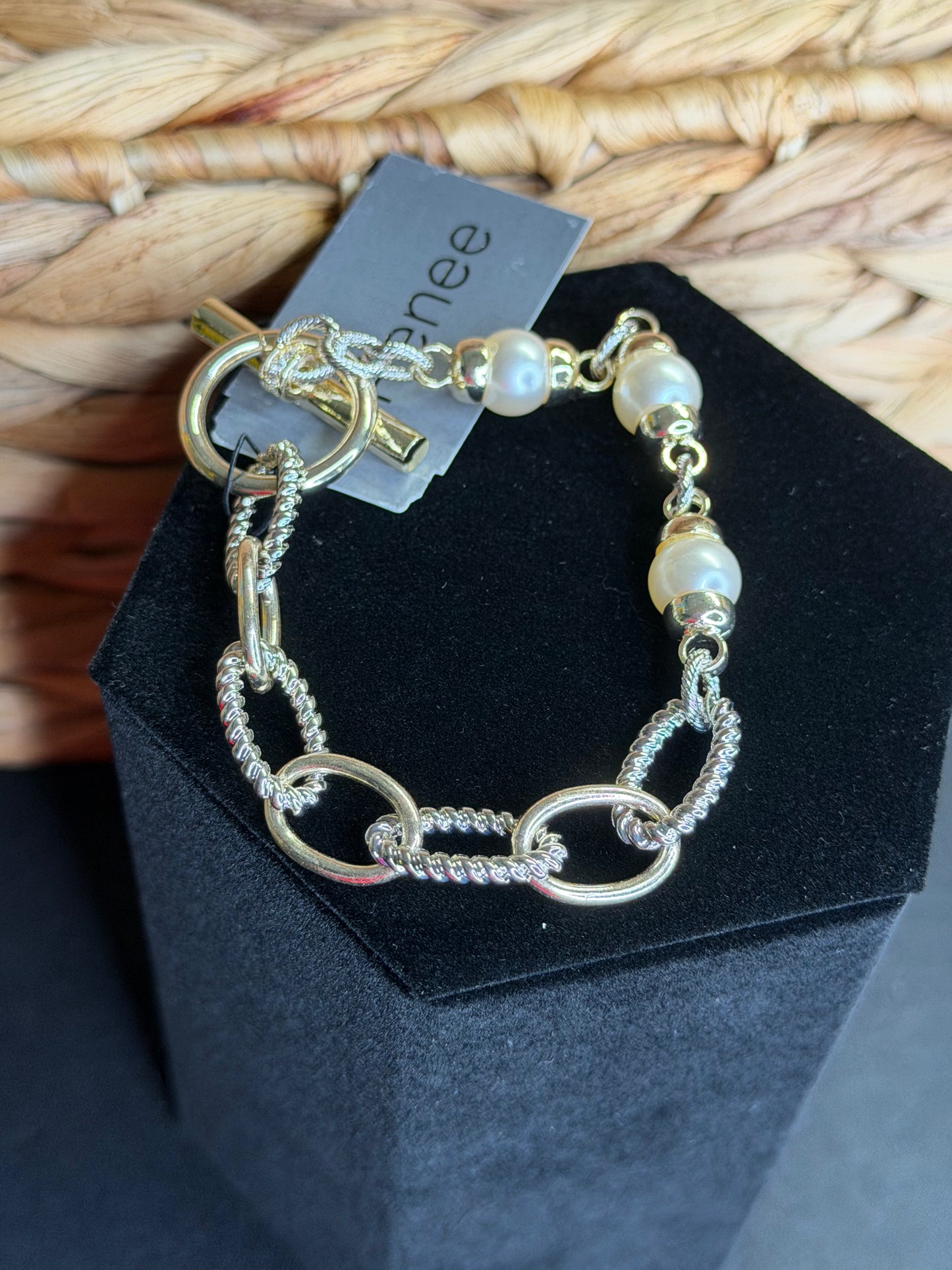 Silver link bracelet with pearls