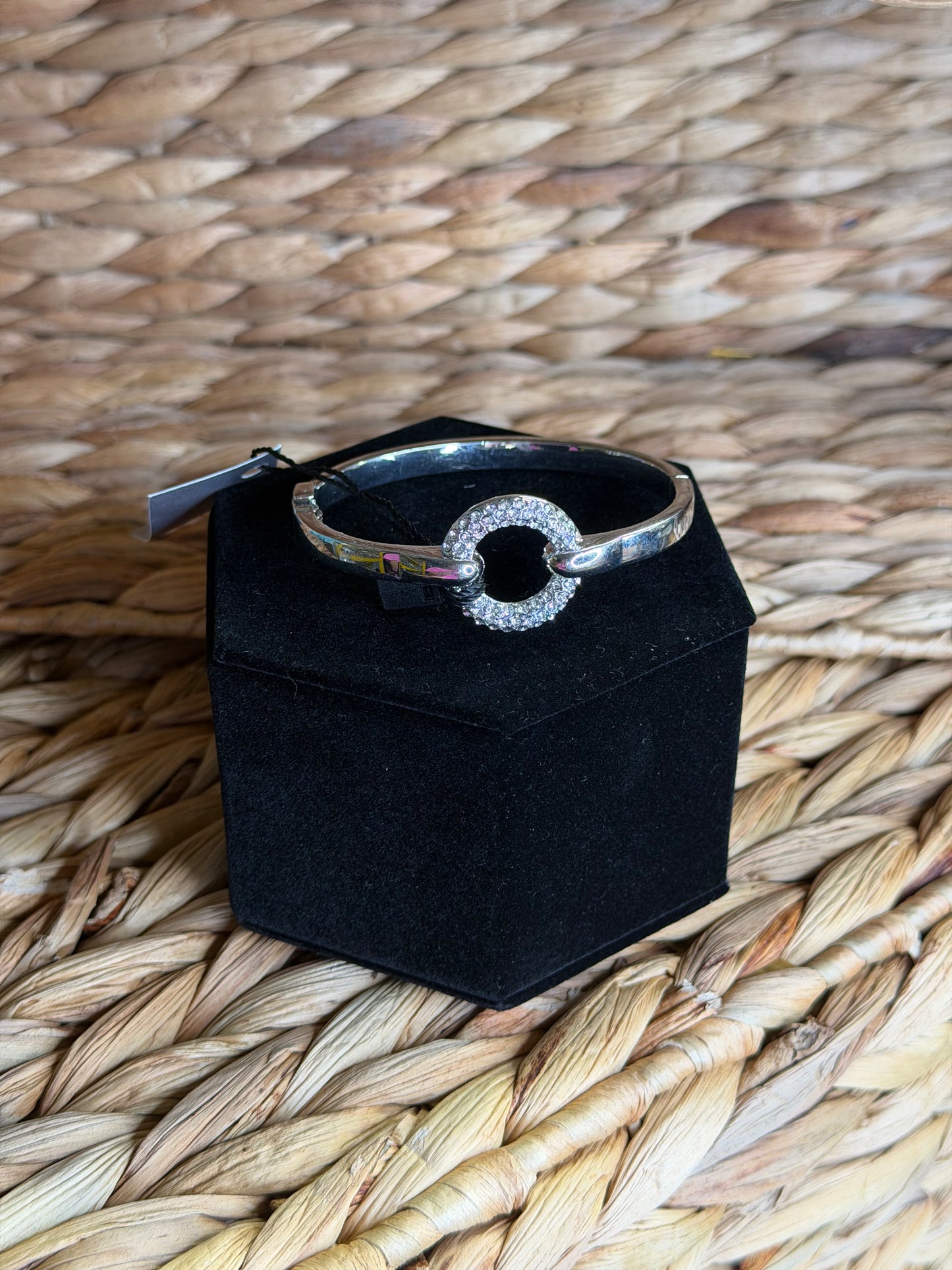 Hinge silver bracelet with pavé circle center