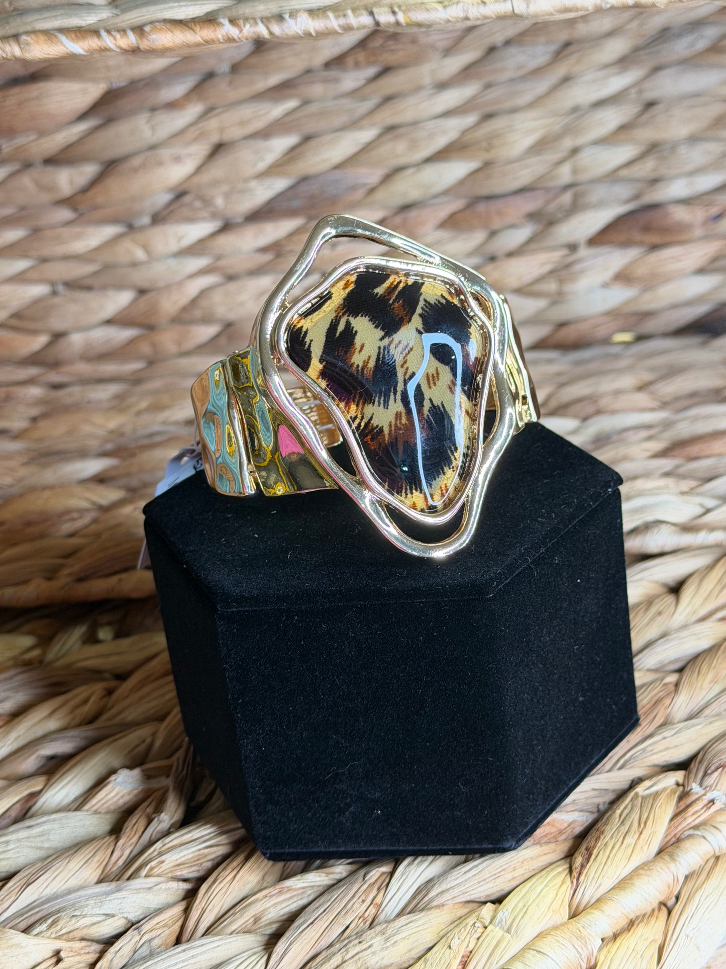 Stretchy gold bracelet with large leopard print bangle