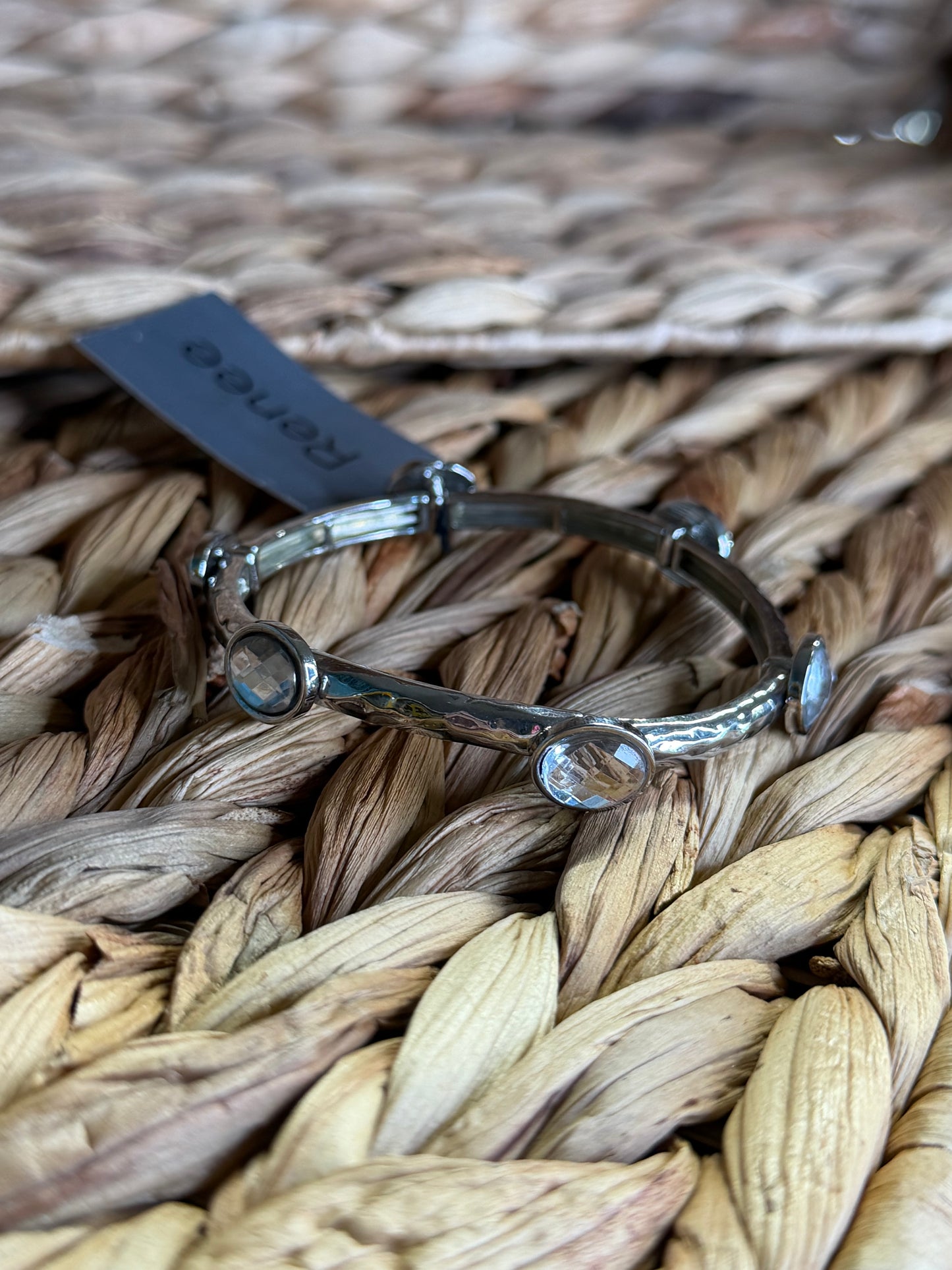 Stretchy silver bracelet with diamonds