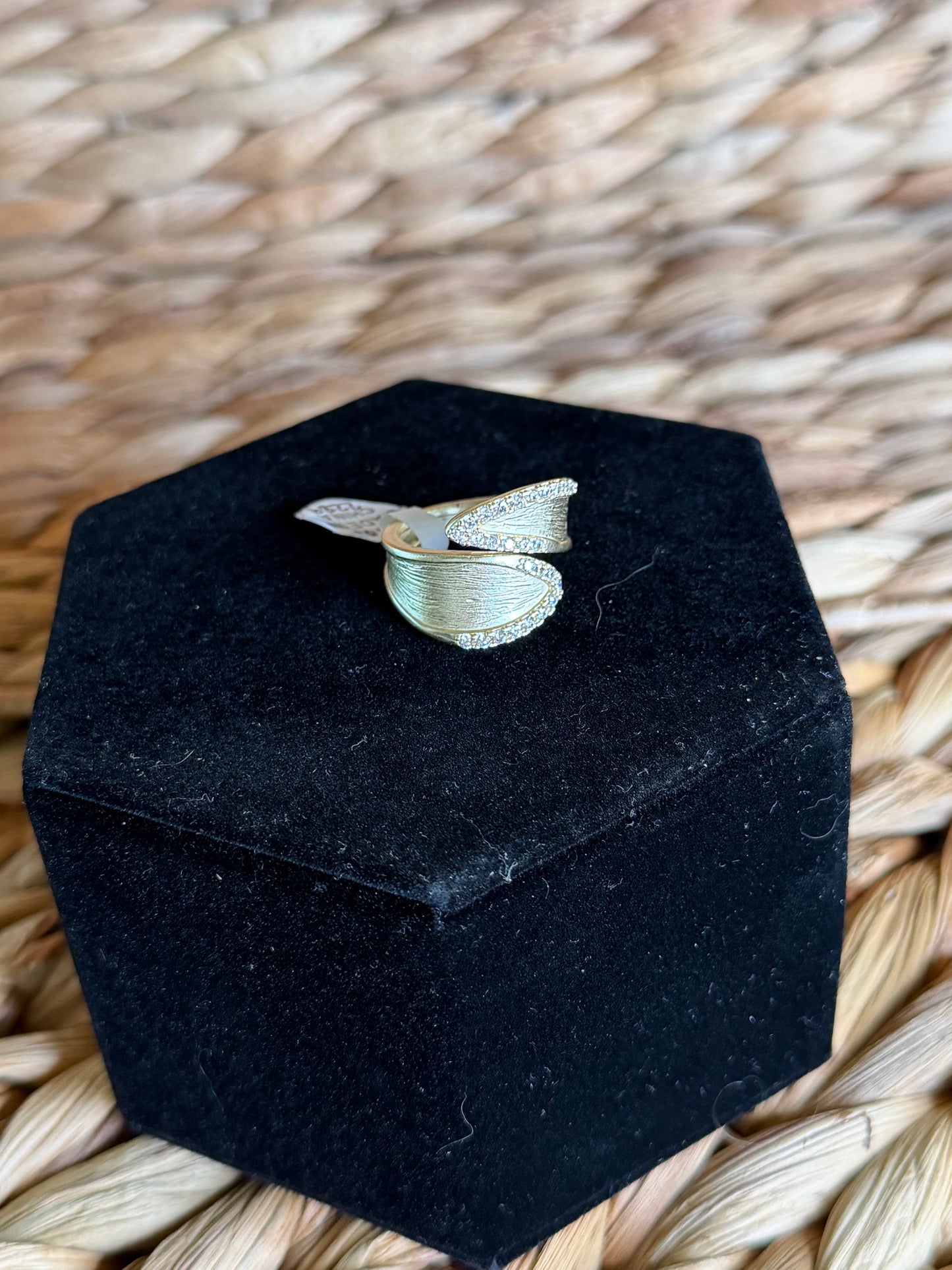 Gold ring with diamonds