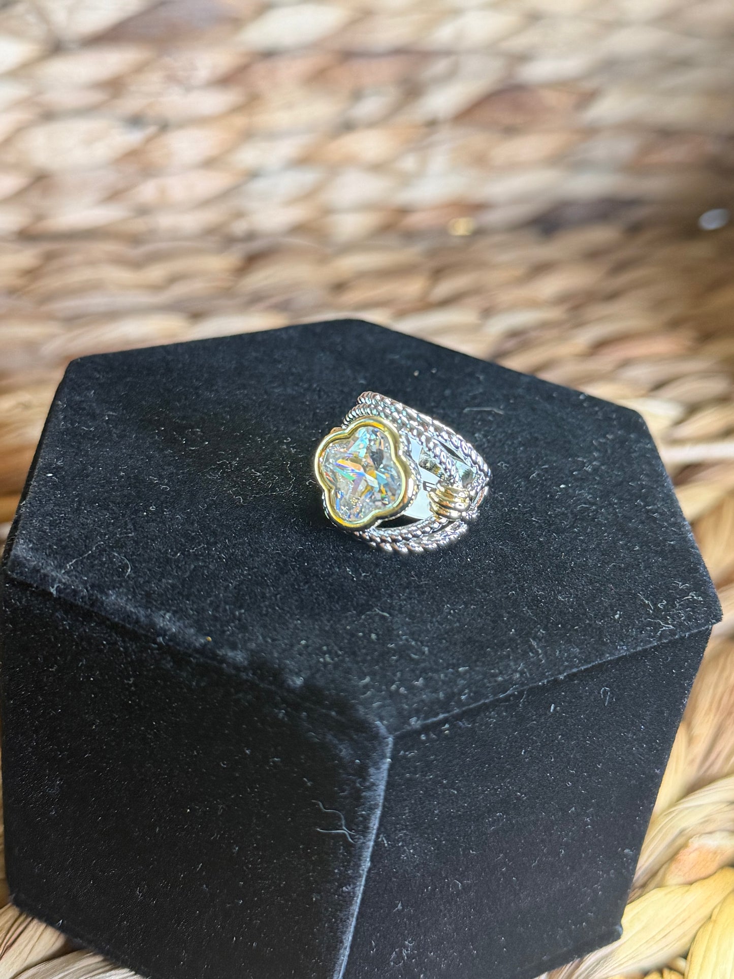 2 tone ring with clover diamond
