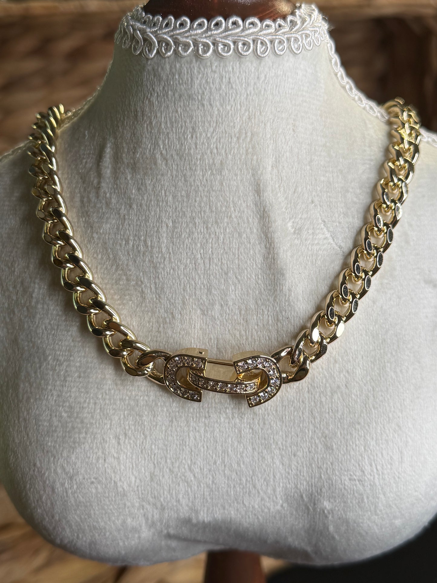 Gold necklace with pavé