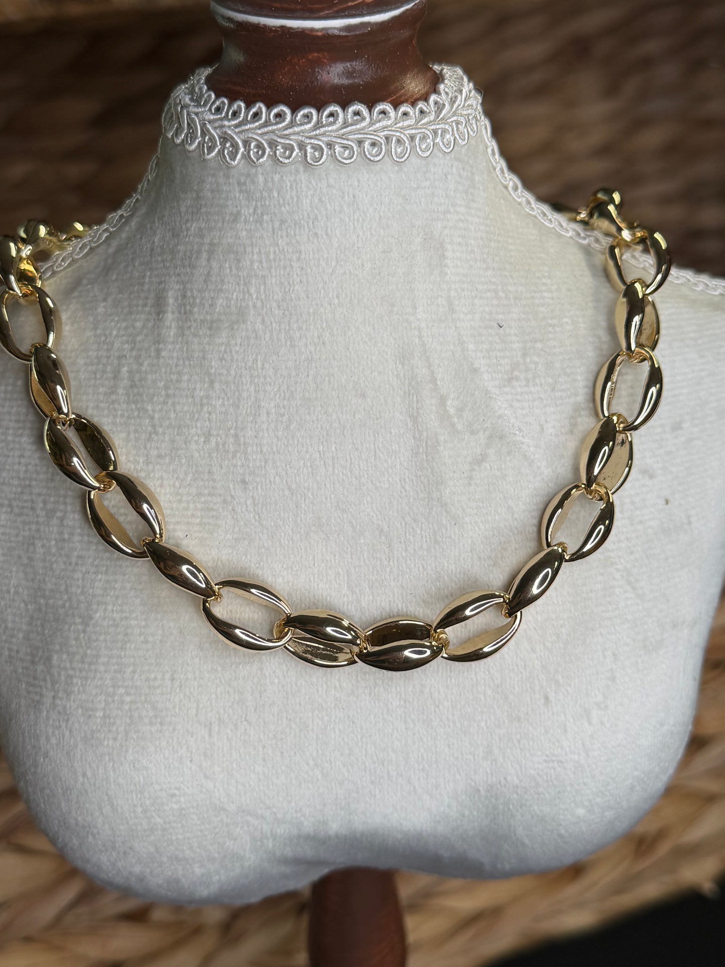 Gold oval link necklace