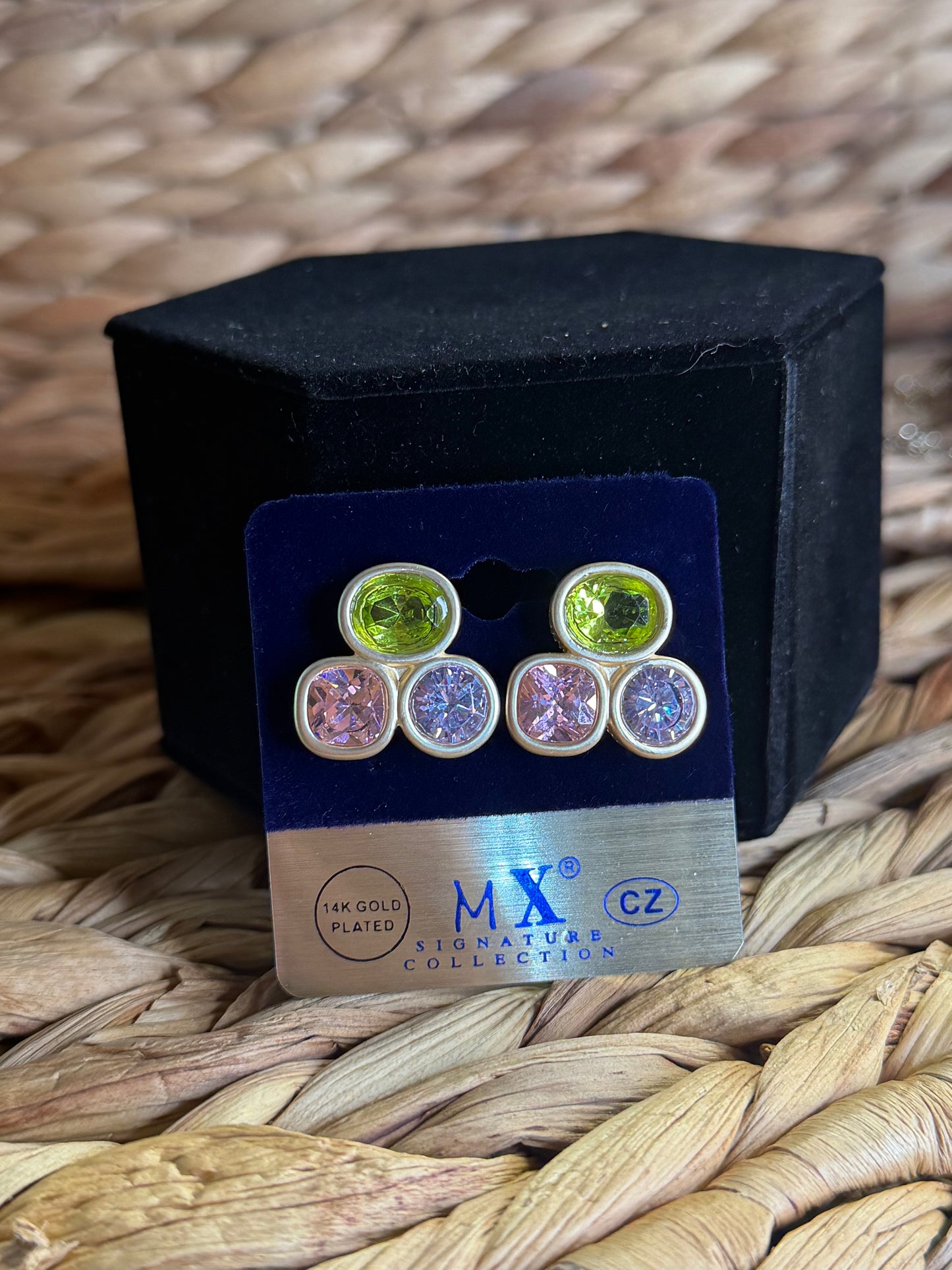 Gold earrings with color stones